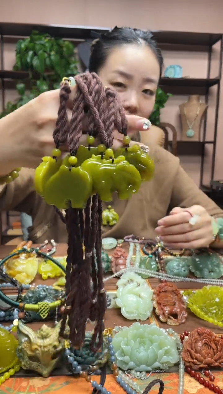 未镶嵌岫玉吊坠多样性发货发其中之一