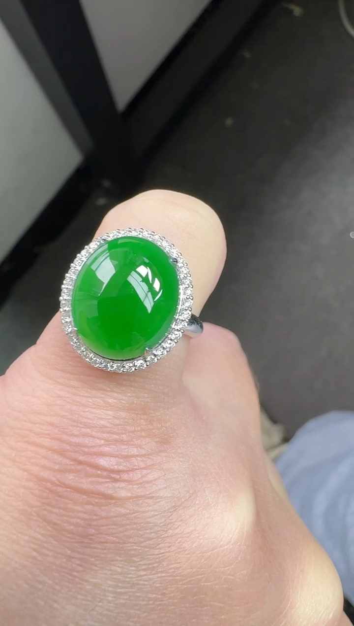 18K金镶嵌戒指翡翠寄售回流，24小时鉴赏期