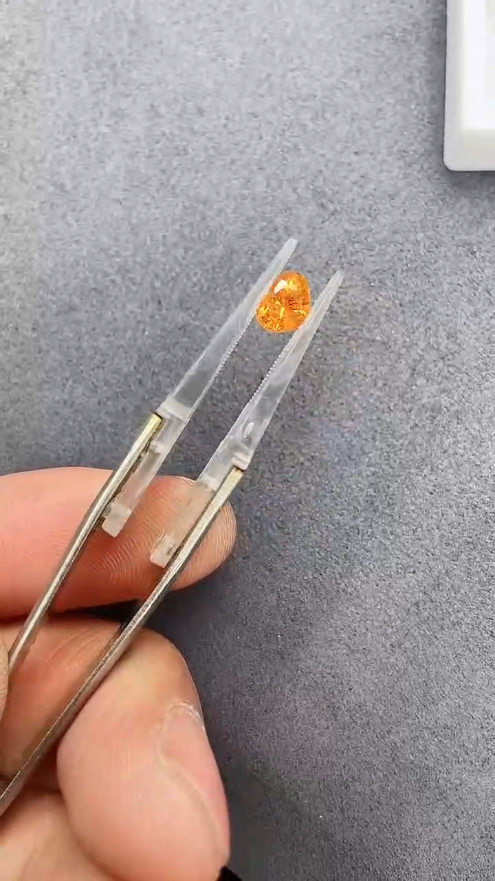 【闪购商品】石榴石（芬达石）裸石未镶嵌1.39