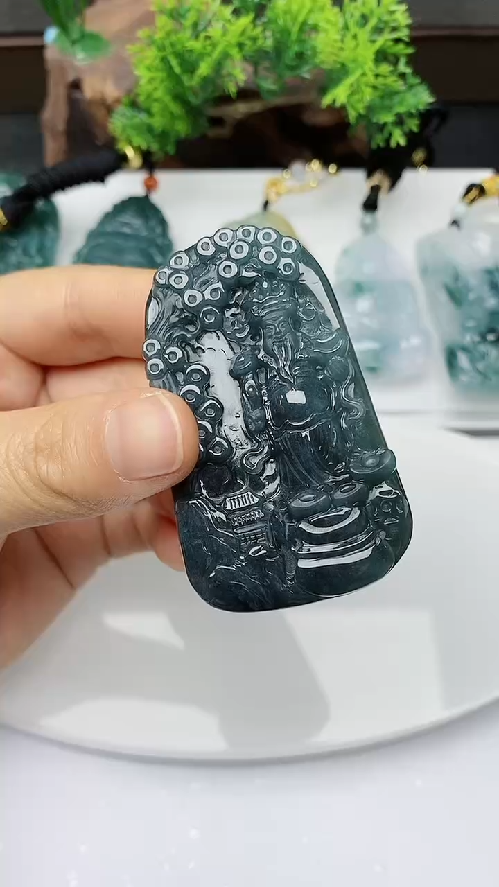 【闪购商品】翡翠颈饰未镶嵌        