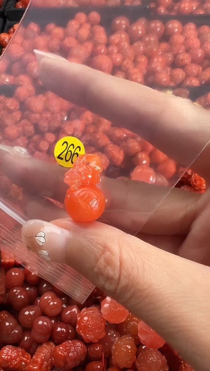 颈饰未镶嵌南红玛瑙1