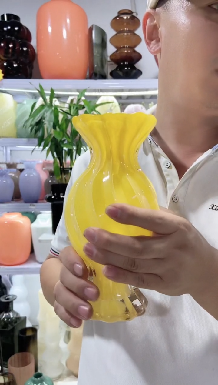 黄色糖果花瓶微瑕介意勿拍