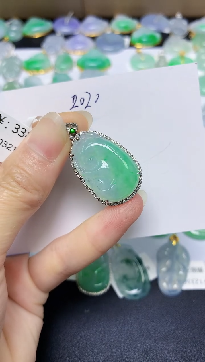 翡翠18K金镶嵌颈饰天然缅甸翡翠A货