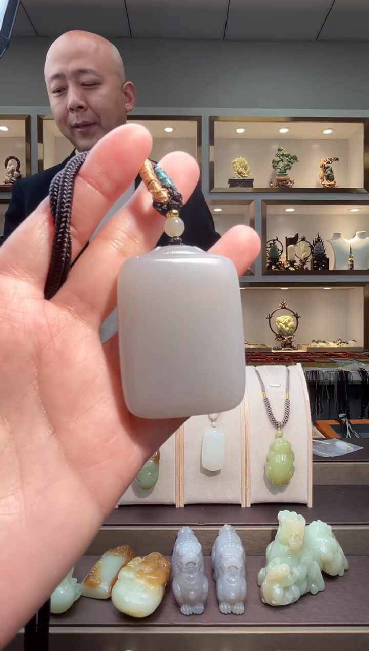 颈饰未镶嵌和田玉苏