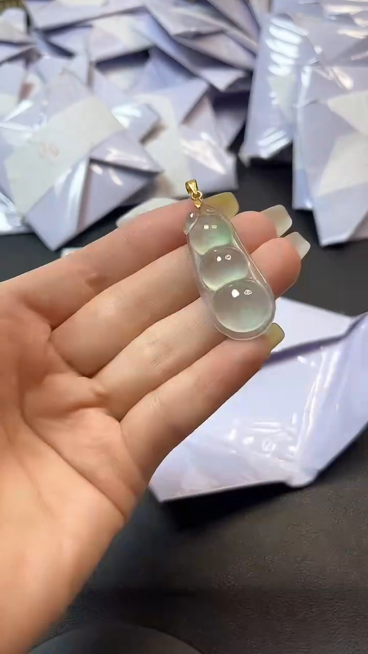 翡翠未镶嵌颈饰时尚精品 一物一拍