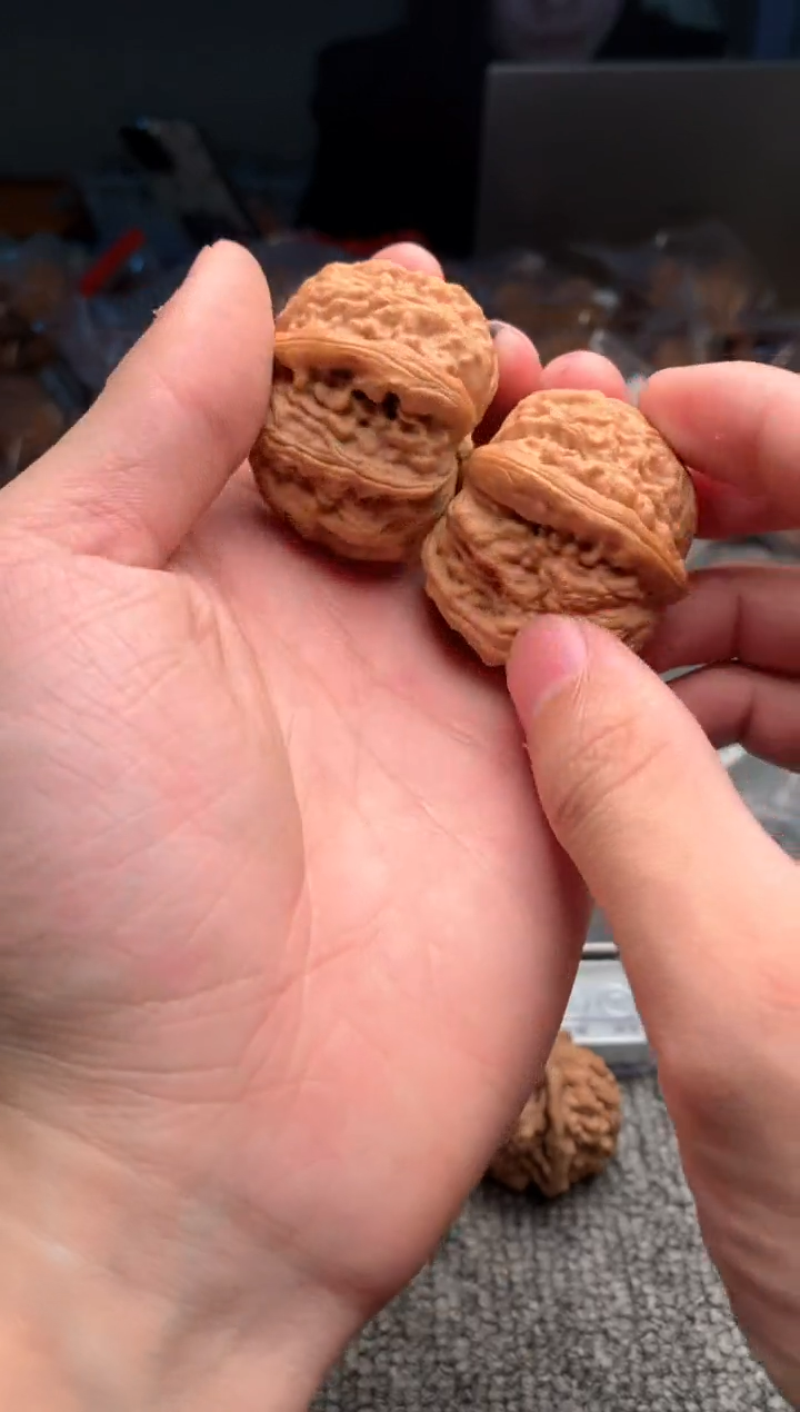 【闪购商品】文玩核桃吊坠白狮子