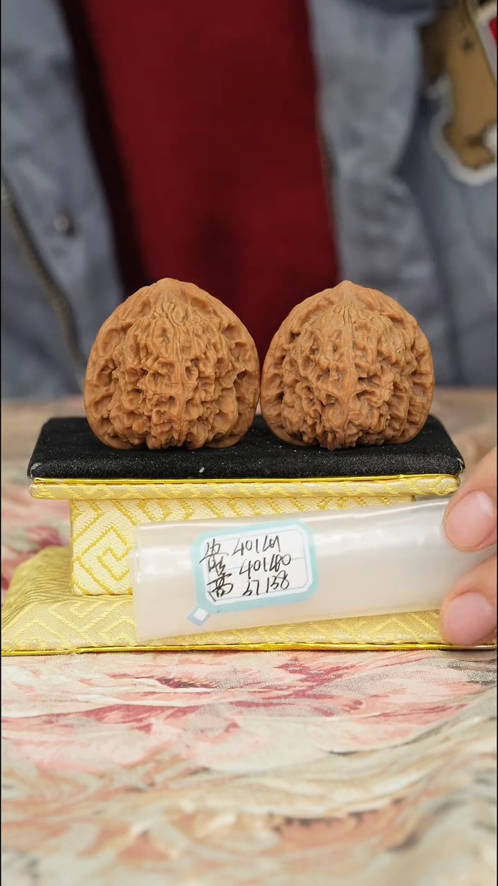 【闪购商品】文玩核桃把件赵喜满南将石