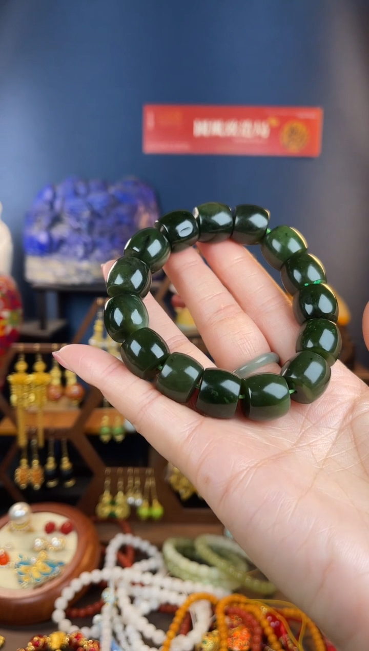 未镶嵌和田玉（碧玉）把件摇**丁，碧玉手串