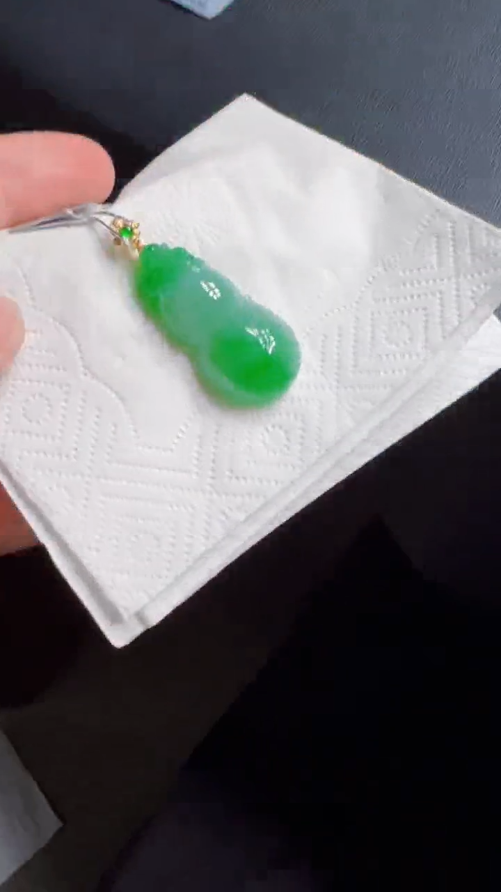 颈饰18K金镶嵌翡翠葫芦