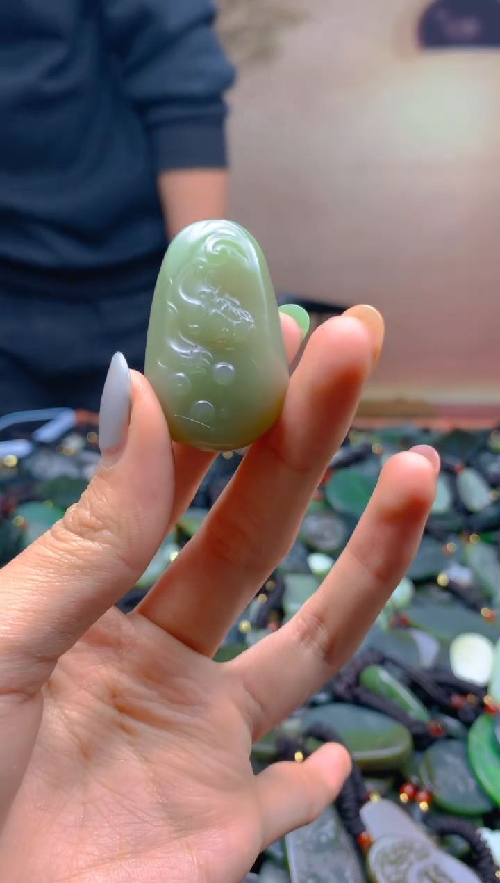 颈饰未镶嵌和田玉1