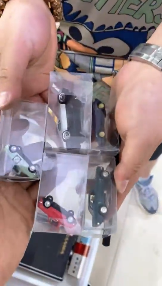 8新a****n中古商品，瑕疵品，不保好坏。614