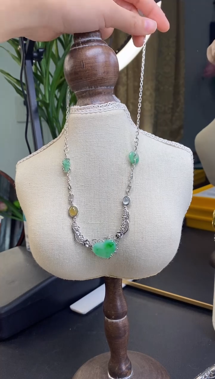 颈饰银S925镶嵌翡翠19698