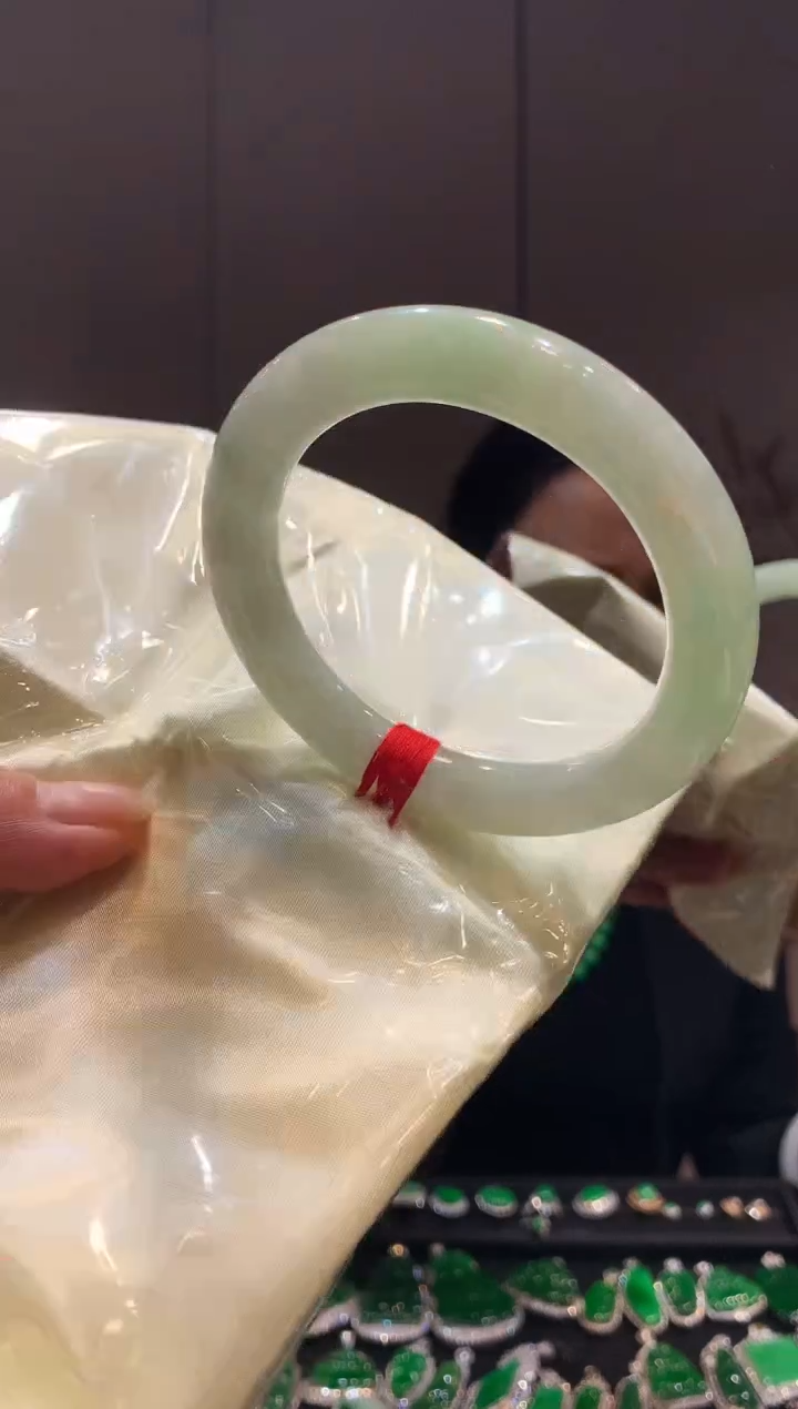 【闪购商品】翡翠手镯未镶嵌手镯 