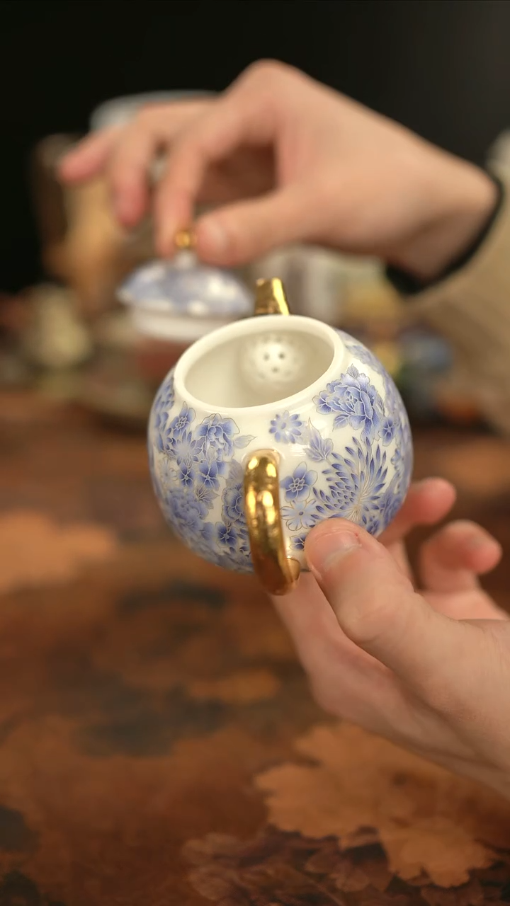 摩吉陶陶闪拍链接 满彩青花壶