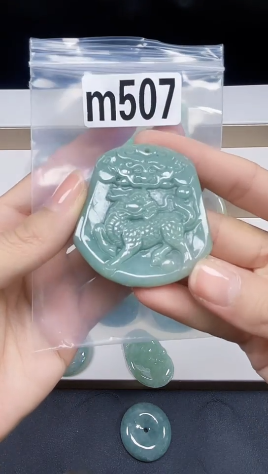 颈饰未镶嵌翡翠天然翡翠吊坠挂件