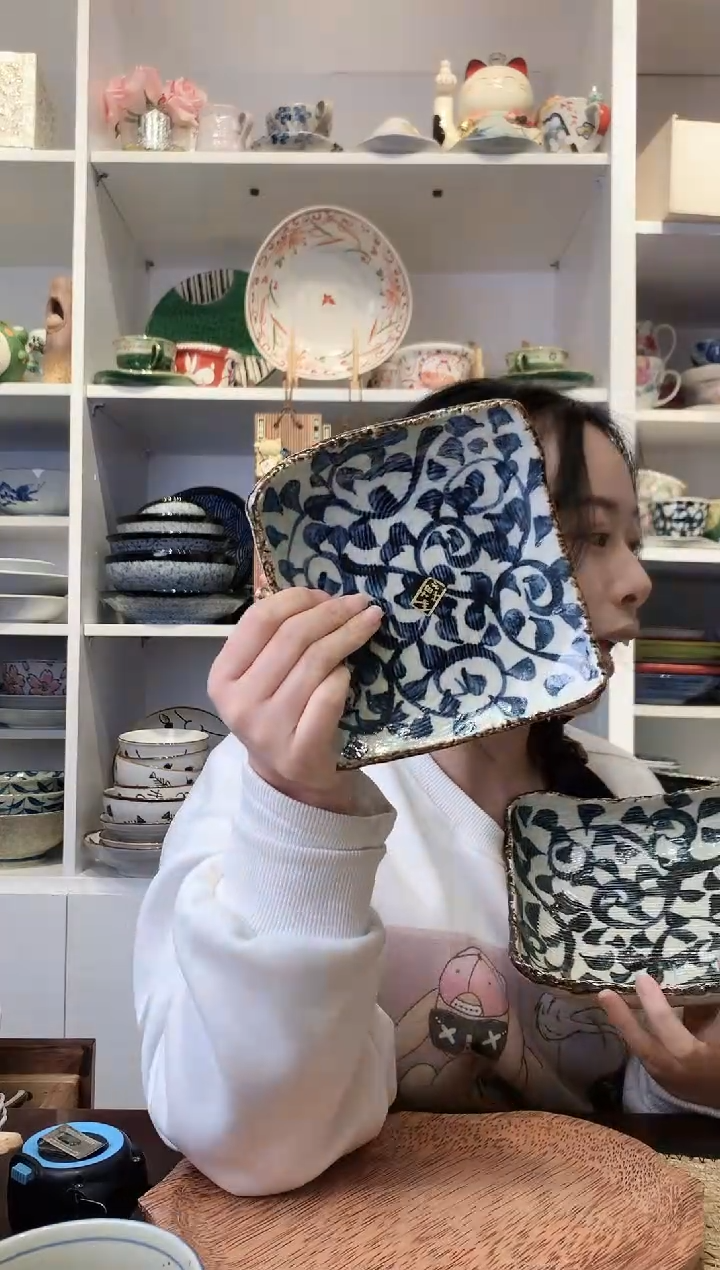 陶瓷章鱼唐草四足小方盘15cm