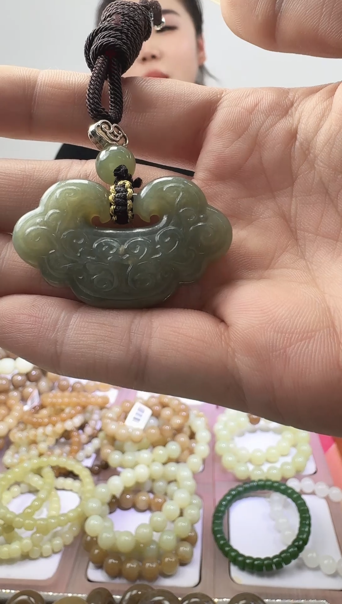 吊坠(赠链)未镶嵌和田玉赠绳