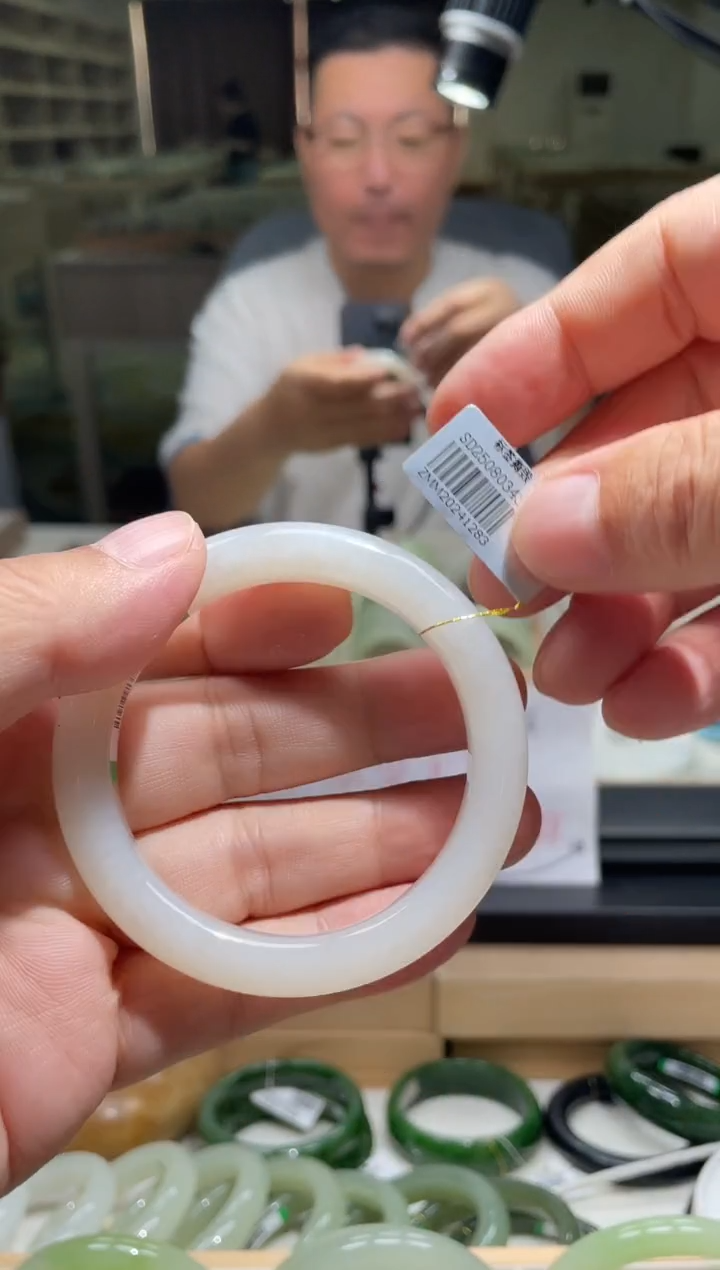 未镶嵌手镯和田玉55-56圈口 1283