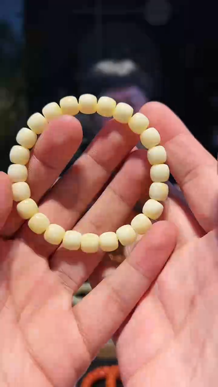 【闪购商品】蜜蜡手串未镶嵌8左右石膏白