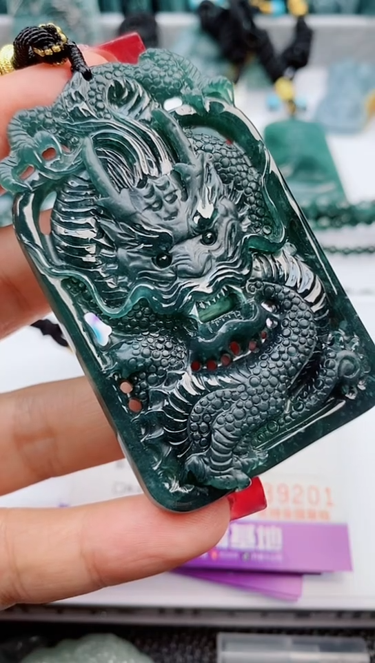 【闪购商品】翡翠颈饰未镶嵌             