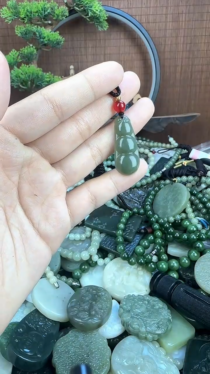 和田玉未镶嵌颈饰1