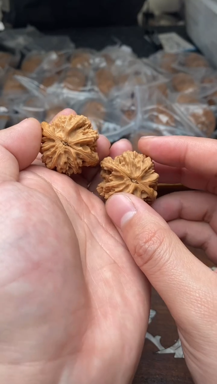 【闪购商品】文玩核桃把件G52号34尺九龙筋