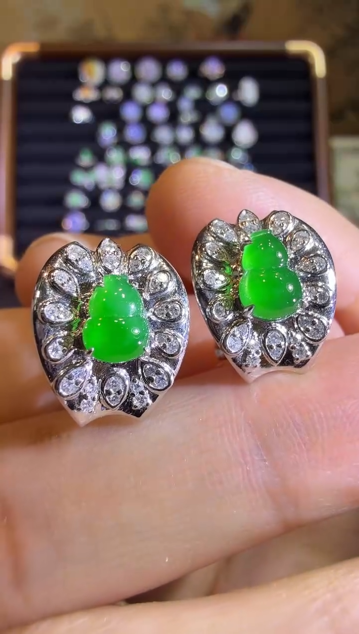 【闪购商品】翡翠耳饰18K金镶嵌满绿葫芦耳包