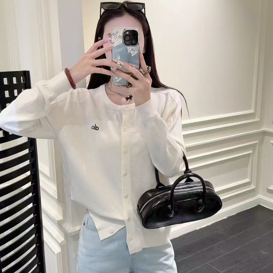 【现货运费险】自带滤镜~超显白高级感早秋薄款针织开衫女上衣外套