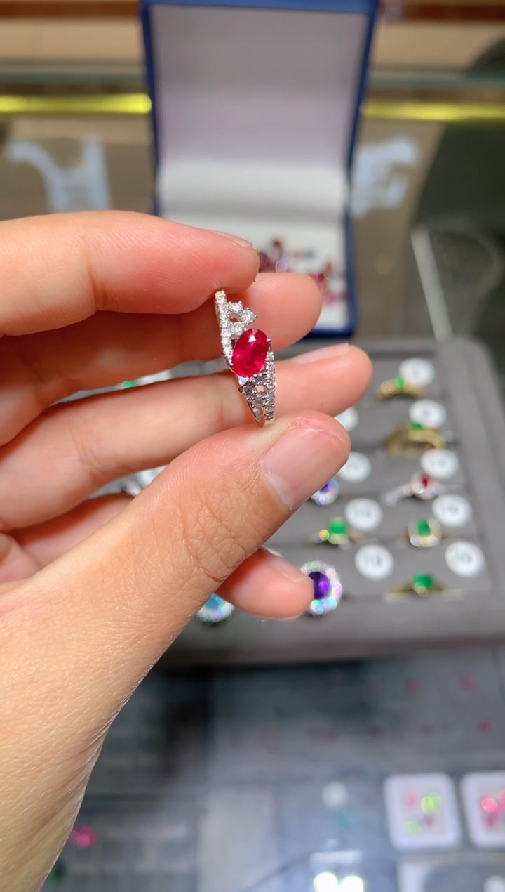 【闪购商品】红宝石戒指18K金镶嵌0.61CT