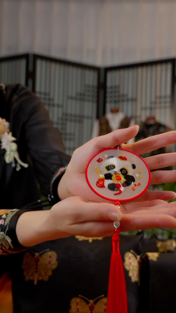 刺绣傲***羊非遗绒花苏绣饰品