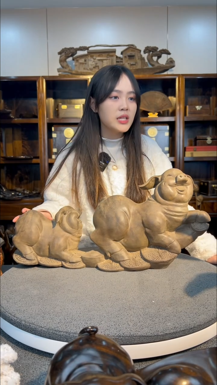 【闪购商品】金丝楠木雕金猪纳福