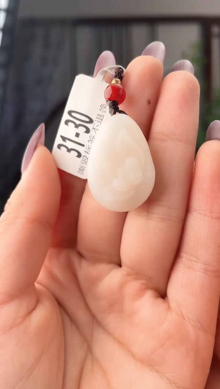 颈饰未镶嵌和田玉花牌 30