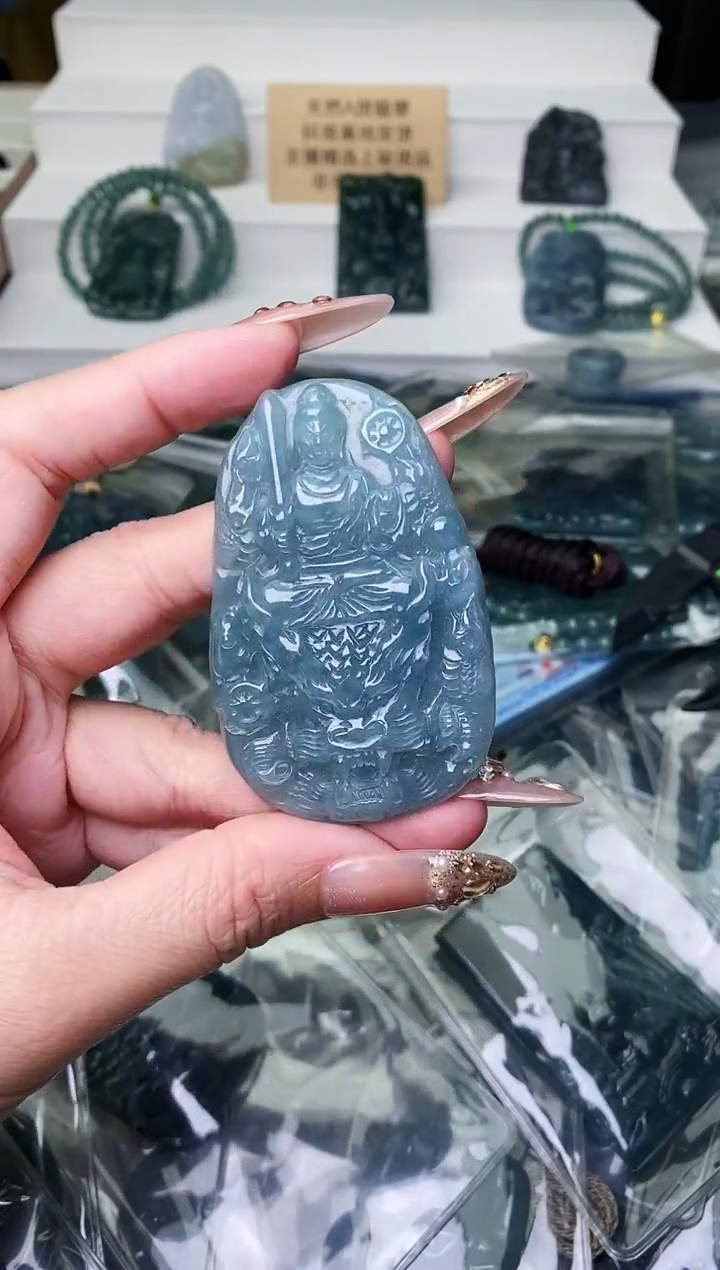 颈饰未镶嵌翡翠 