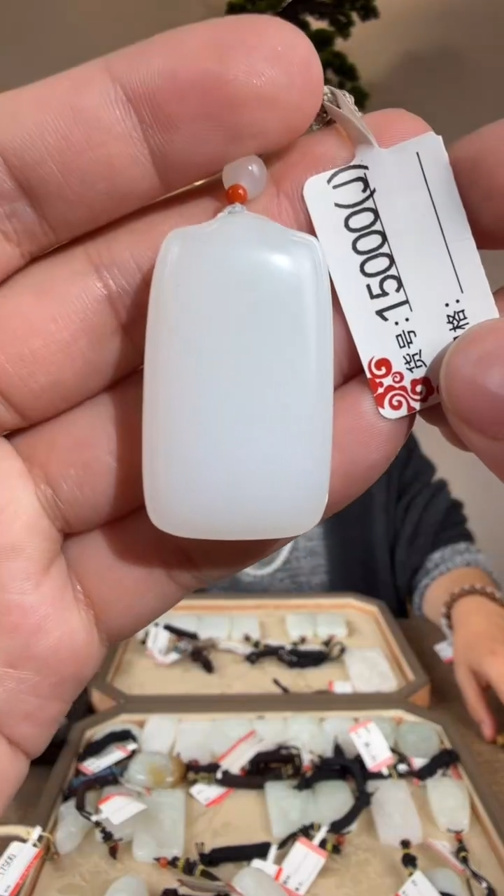 颈饰未镶嵌和田玉J