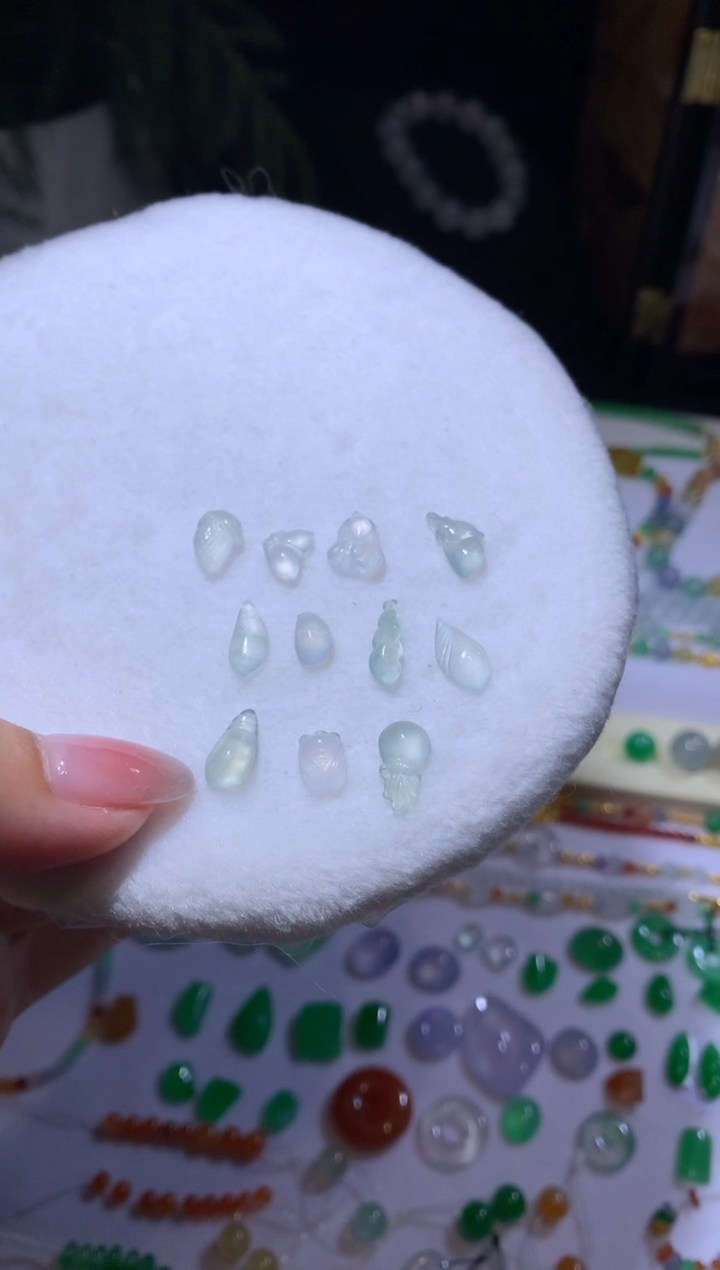 【闪购商品】定制翡翠未镶嵌小冰件（多样性发货一件发货）150+15