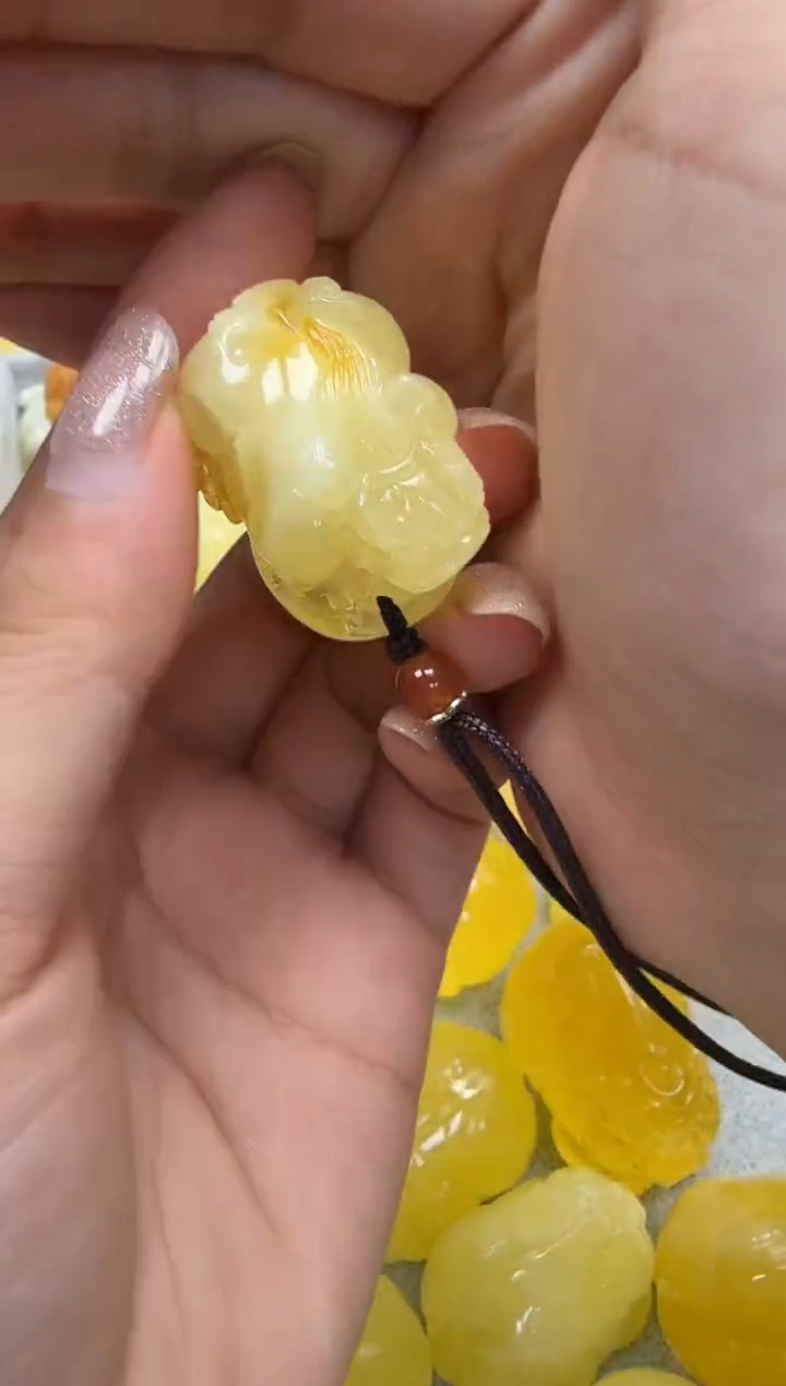 裸石琥珀未镶嵌如图