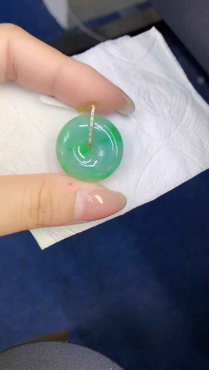 颈饰18K金镶嵌翡翠缅甸天然翡翠a货