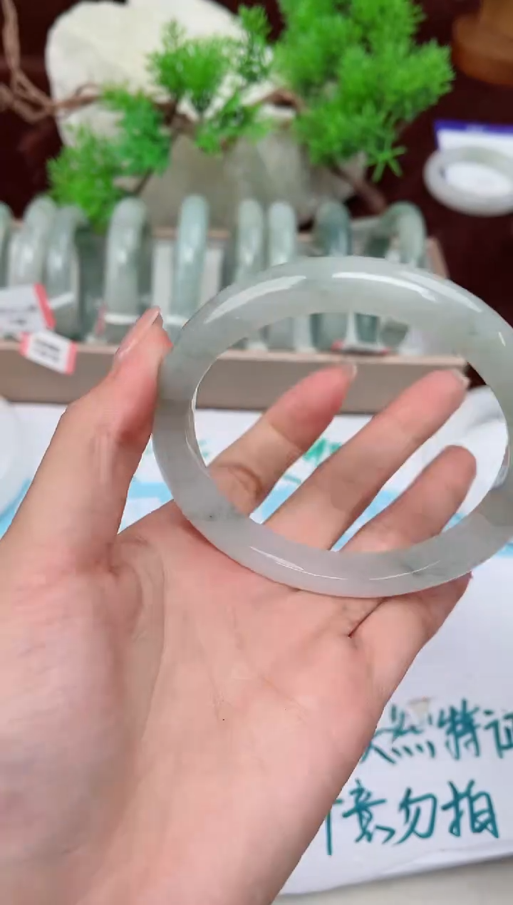 【闪购商品】石英质玉手镯未镶嵌547