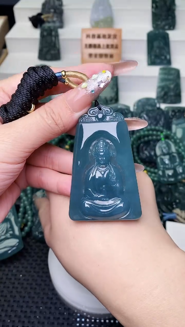 颈饰未镶嵌翡翠 