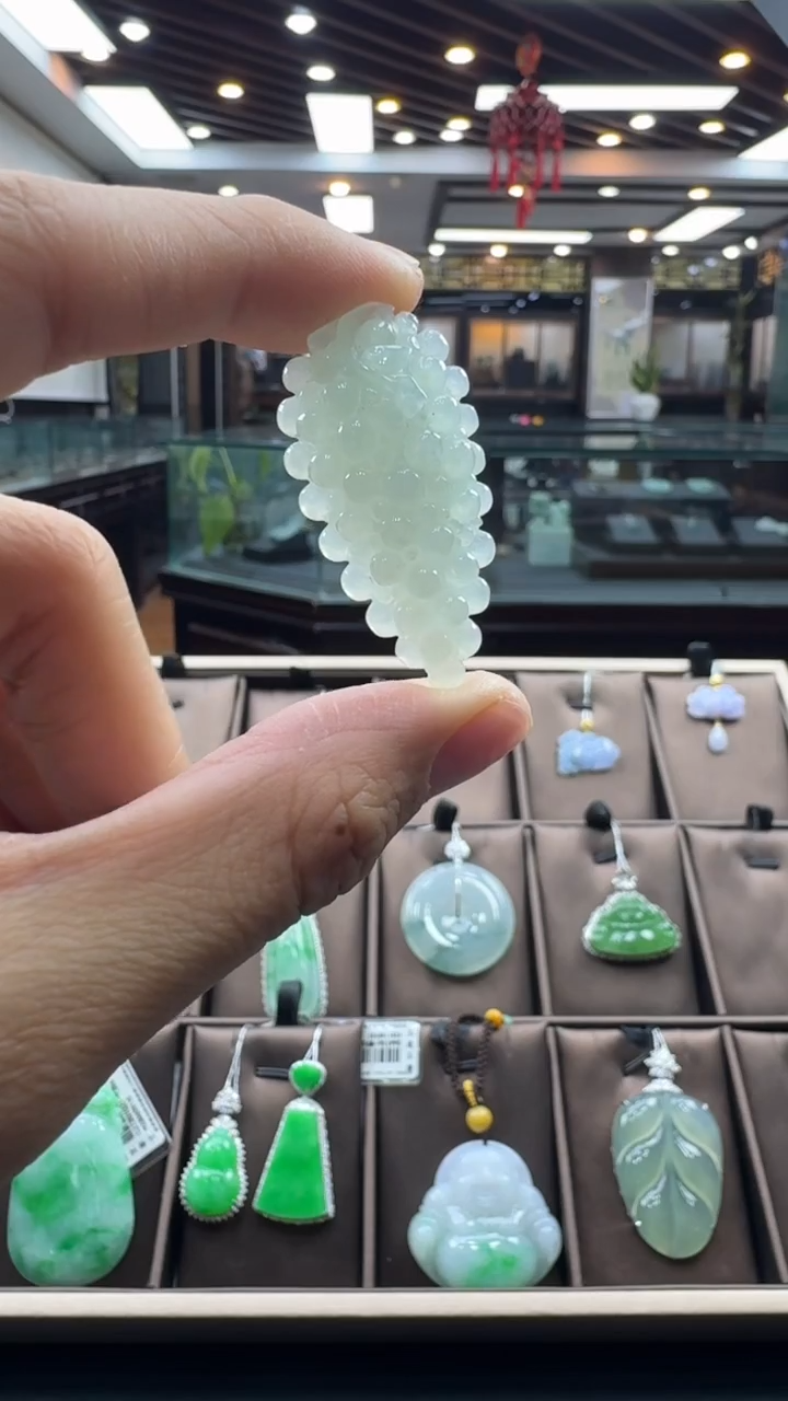 颈饰未镶嵌翡翠葡萄