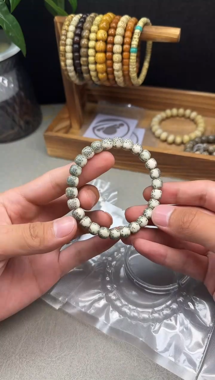 星月菩提手串Z74   绿背河豚9*8