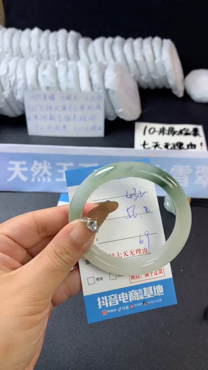 【闪购商品】石英质玉手镯未镶嵌A432