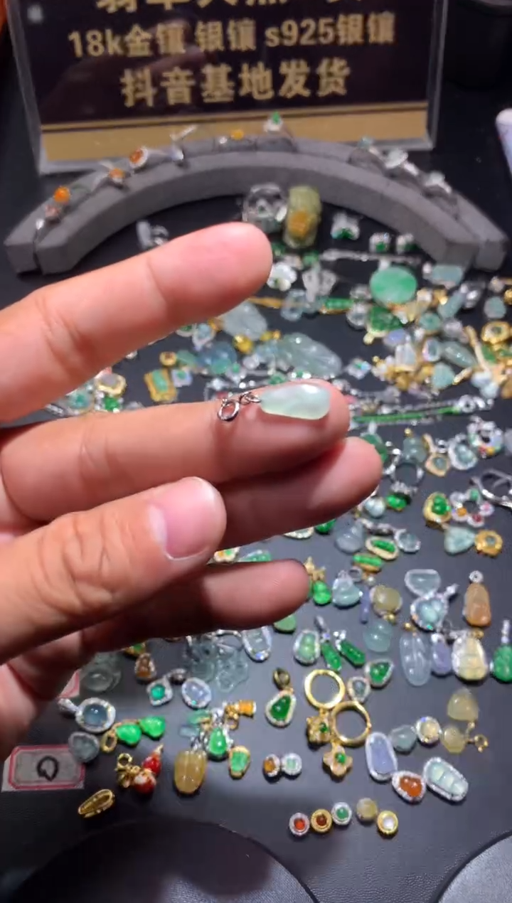 吊坠(不含链)未镶嵌翡翠1