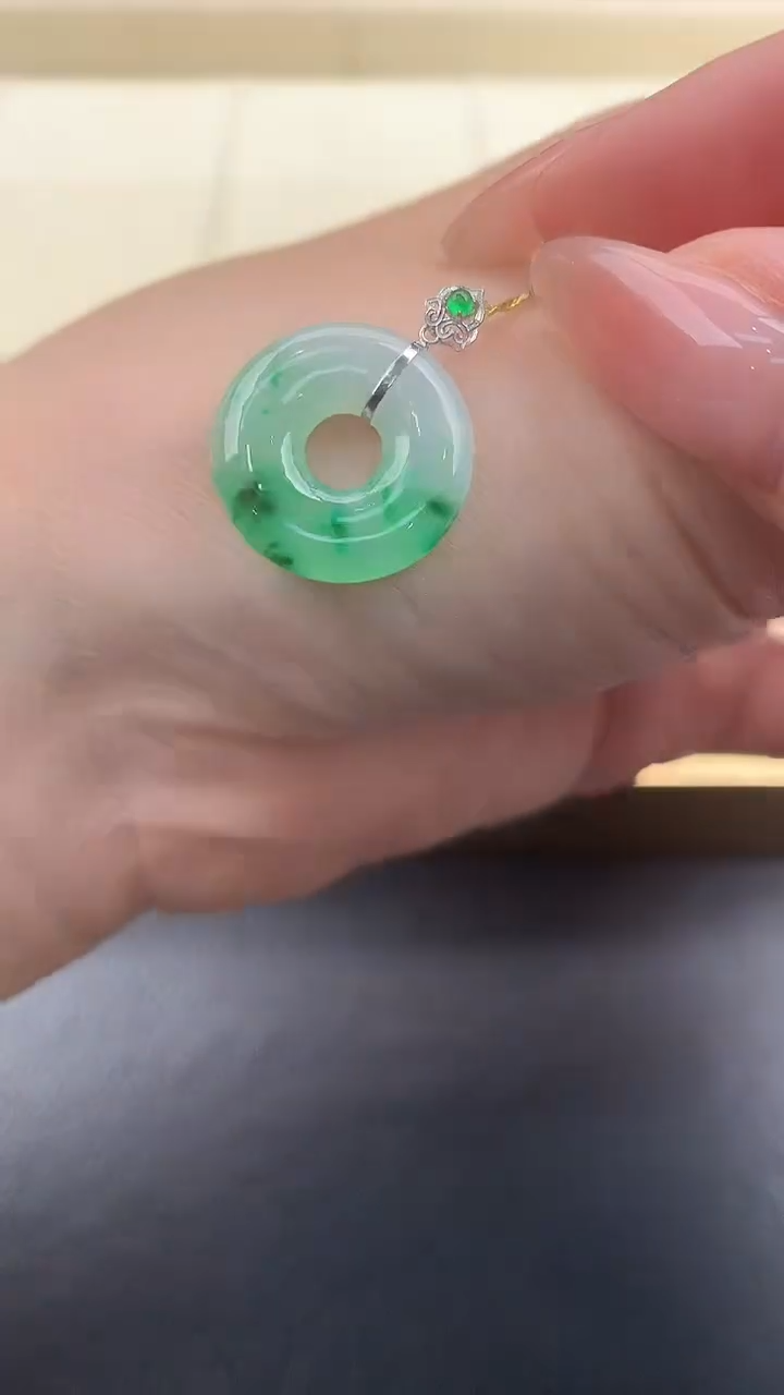 翡翠18K金镶嵌颈饰Q567