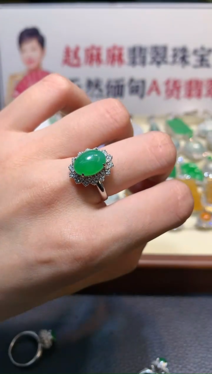 18K金镶嵌戒指翡翠1