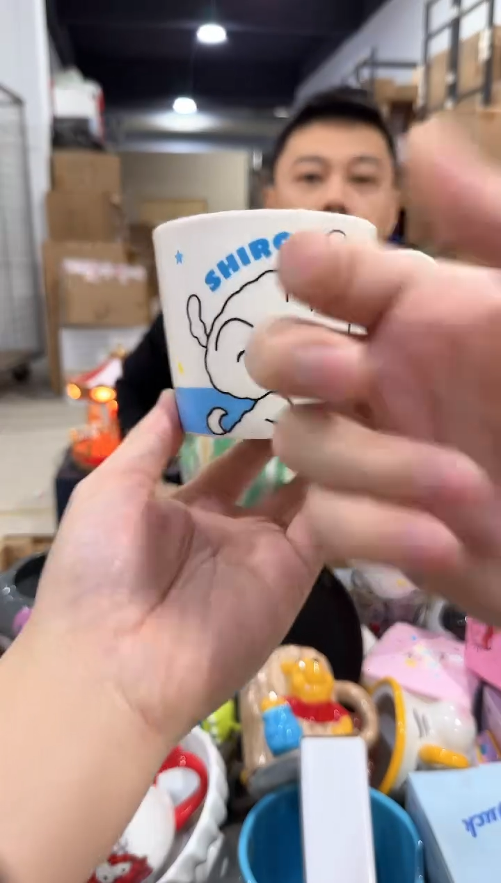 瓷片小白刻度杯 