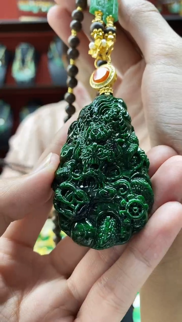 颈饰未镶嵌翡翠吊坠