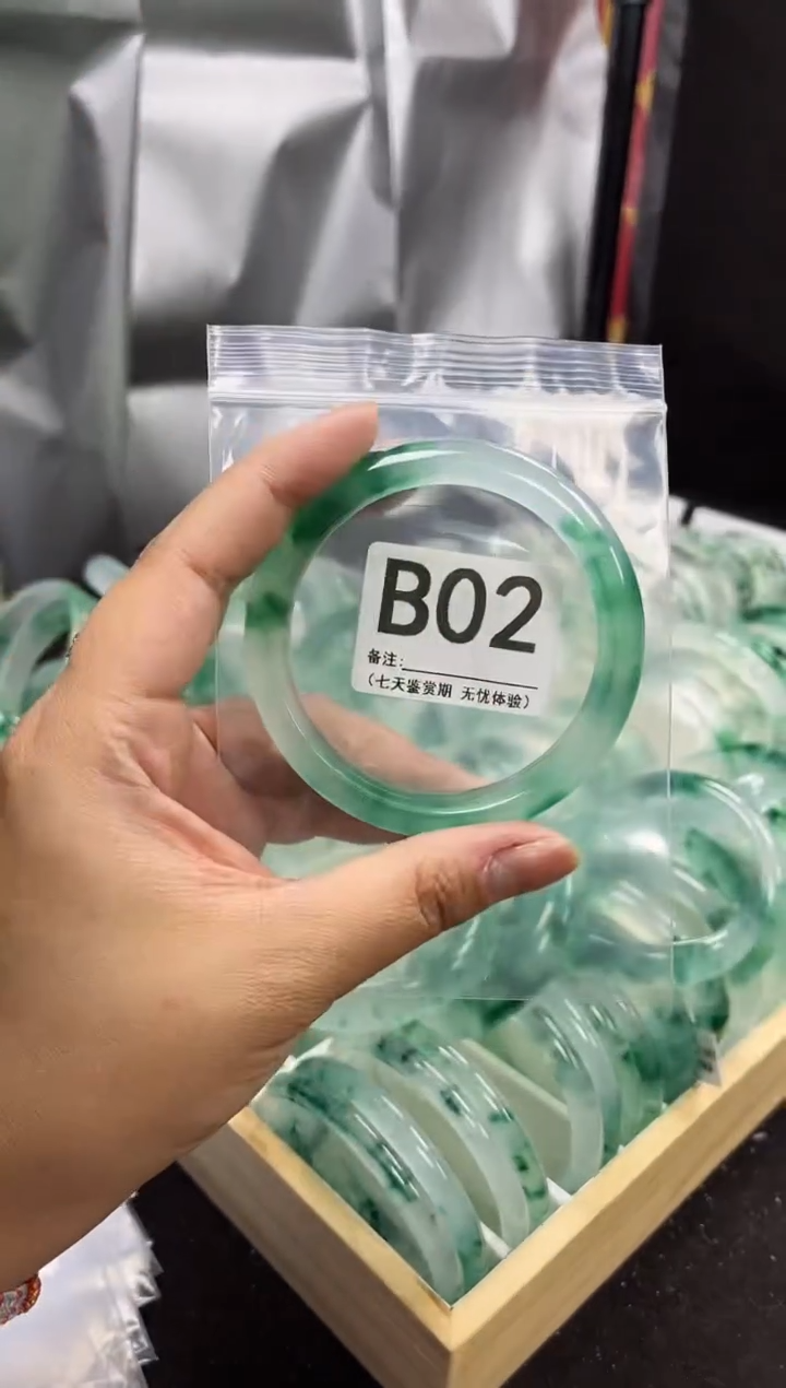 【闪购商品】石英岩玉手镯未镶嵌B02