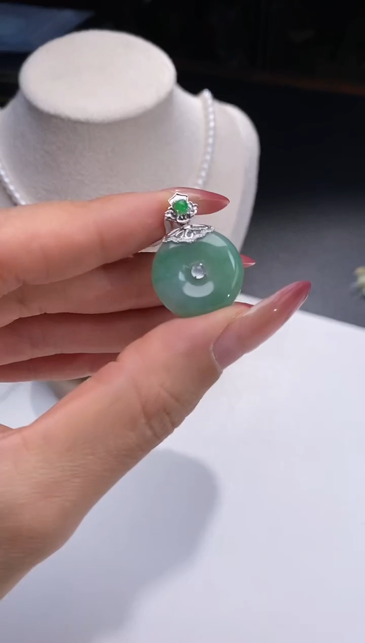 【闪购商品】翡翠颈饰18K金镶嵌扣子