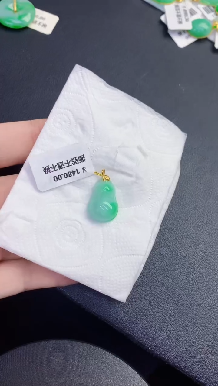 颈饰18K金镶嵌翡翠缅甸天然翡翠A货